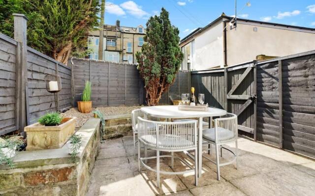 Stunning 4Bed Townhouse by HIC & Trendy Kings Quarter!