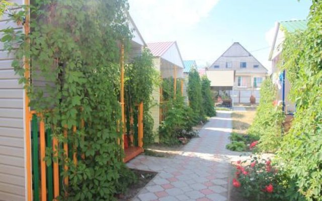 Azov Cottages