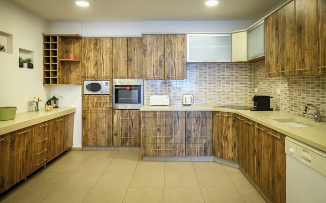 Comfy Haven in Netanya CTR by Sea N'Rent