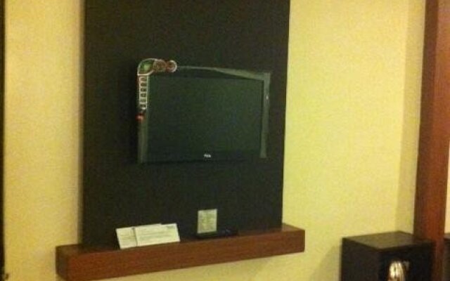 Pacific Palm Suites