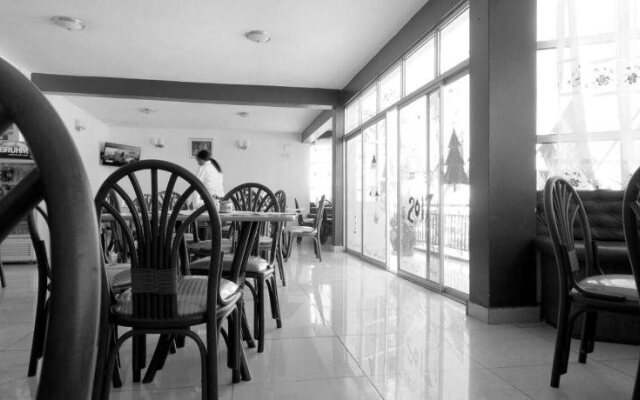Riverside Hotel