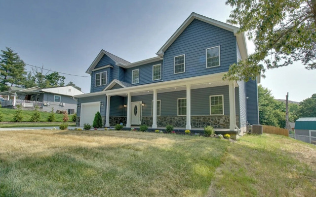 Dumfries Vacation Rental ~ 32 Mi to Washington DC!
