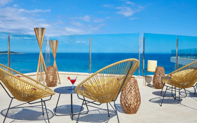 Universal Hotel Perla