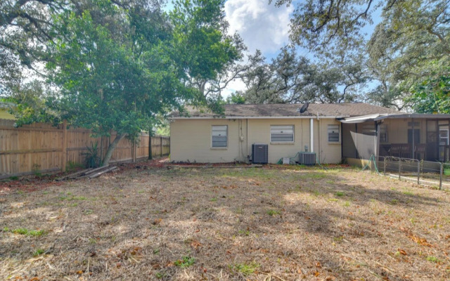 4 Mi to Dtwn: Pet-friendly Tampa Retreat