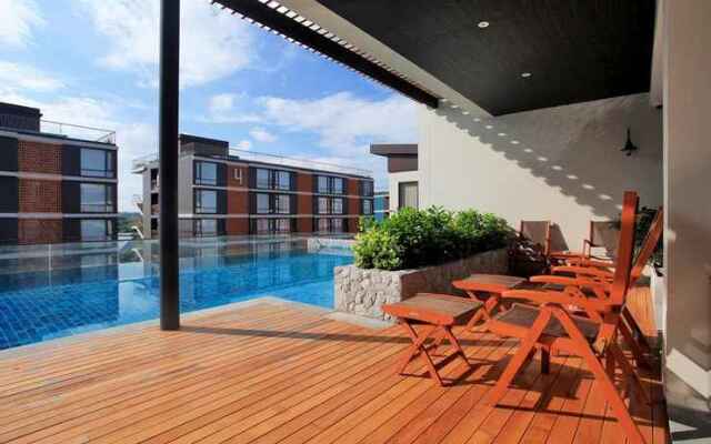 Balcony Courtyard Hotel & Serviced Apartment