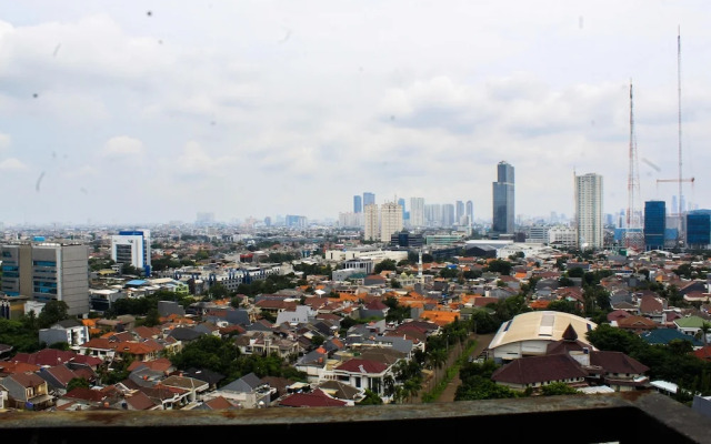 Modern 2BR Apartment Puri Park View for 4 Pax By Travelio