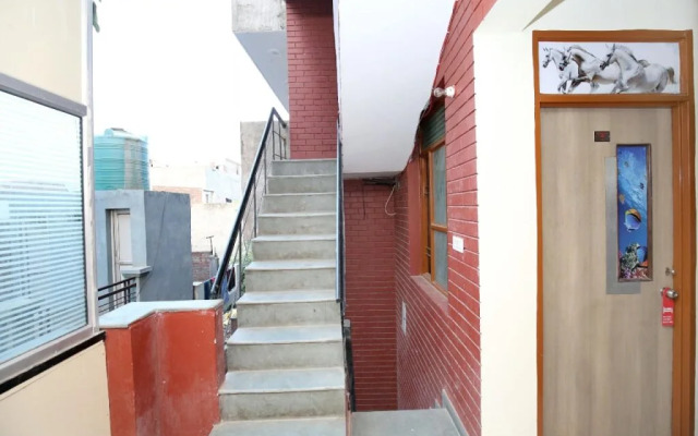 Hotel Red House By OYO Rooms