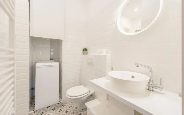 Oasis Apartments At Paulay Ede Street Ii