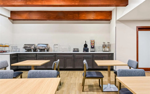 Comfort Inn & Suites