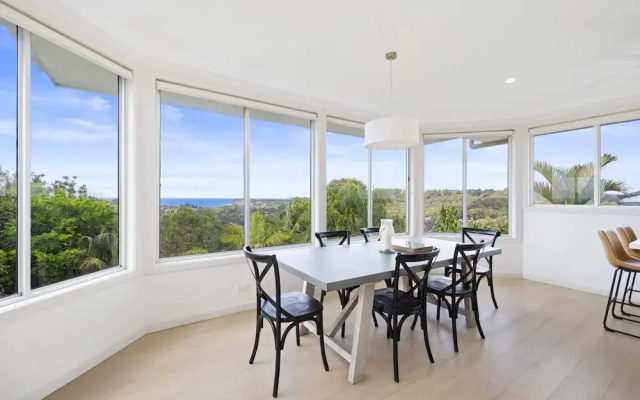 Spacious 5-bed Beach House With Ocean View