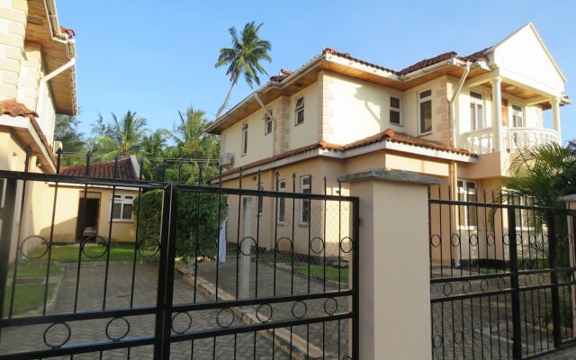 Azanza Mtwapa Holiday Home-B