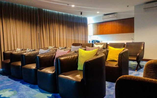 Spacious Elegant 3br Veranda Residence @ Puri Apartment