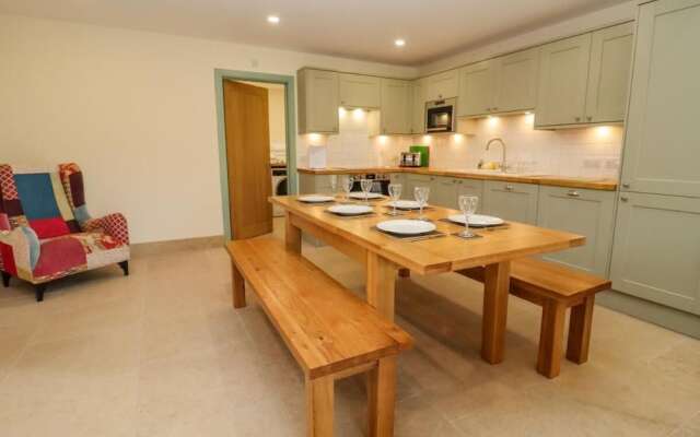 1 Bears Court Little Rissington