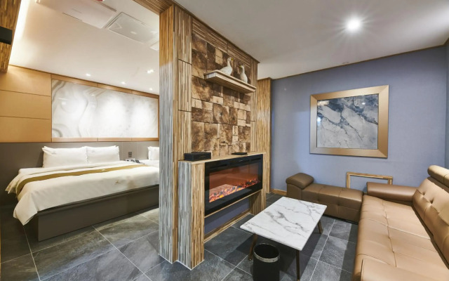 Hotel Aura