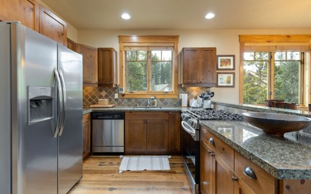 6554 Settlers Creek 3 Bedroom Townhouse by RedAwning