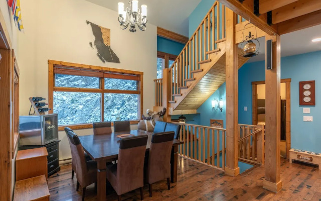 Forest Lane Hideaway - Luxurious Family Friendly Home with Private Hot Tub