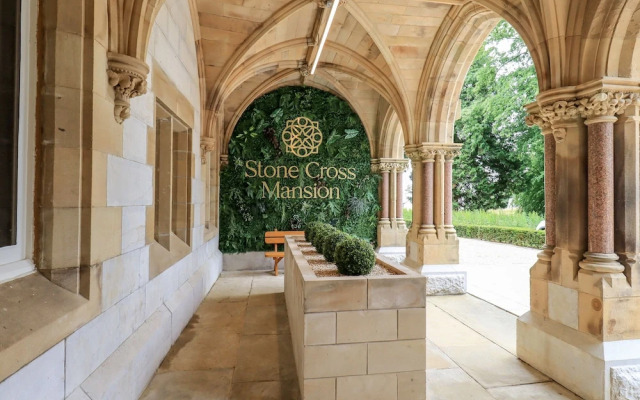 William Tower Suite Stone Cross Mansion