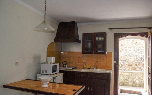 House With one Bedroom in Porto de Mós, With Wonderful Lake View, Pool