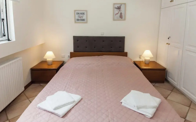 Deluxe 3 Bd House near Lagonisi w Garden