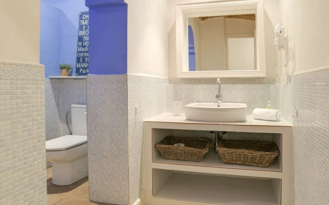 Stylish 1 Bedroom Apartment With Terrace in Lesseps