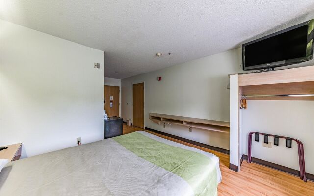 Motel 6 Charlotte, NC - University