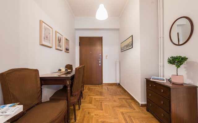 Elegant Koukaki Apartment  by Cloudkeys