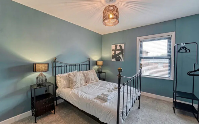 Host Stay Barton Road House