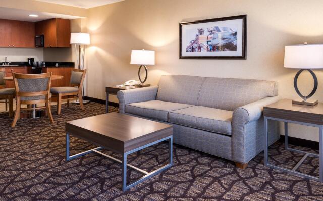 Holiday Inn Hotel & Suites Warren, an IHG Hotel