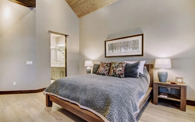 Spruce Ledge 4 Bedrooms 4.5 Bathrooms Townhouse