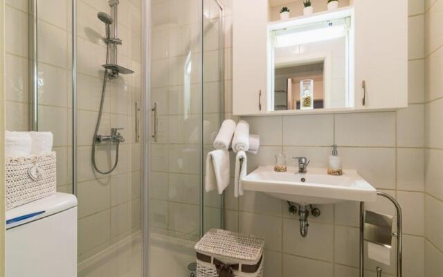 Meri Jarun - near lake - A1(2+2)