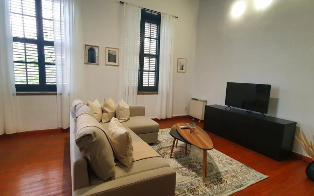Phaedrus Living Cozy House Aischylou