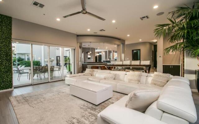 Stunning Private & Modern N. Scottsdale Estate!