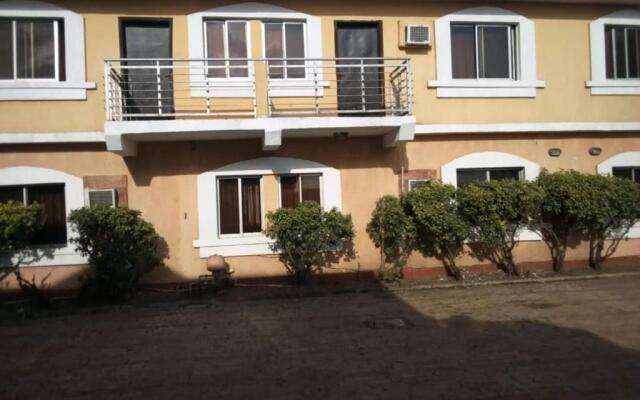 Oko Courts MU1 3 BR Apartment with SWIMMING POOL