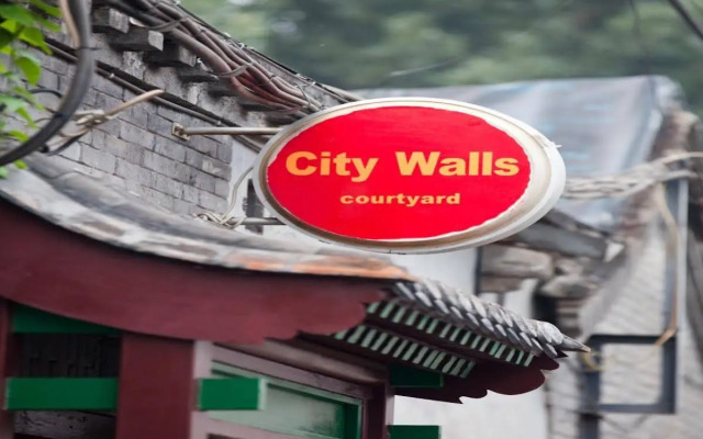 Sitting on the City Walls Courtyard House