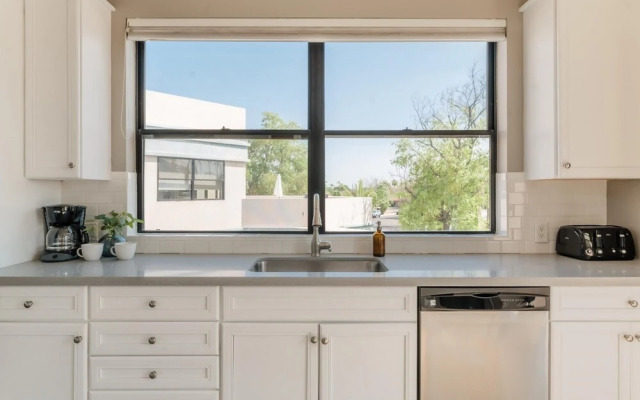 N 75th St 201 - Ivory I