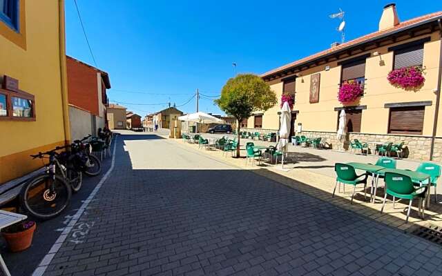 Albergue Villares de Orbigo - Sólo para Peregrinos