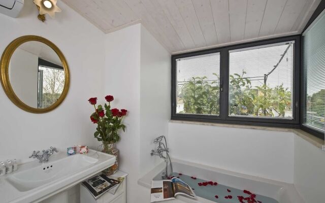 Domus Aurea Relais Guest House