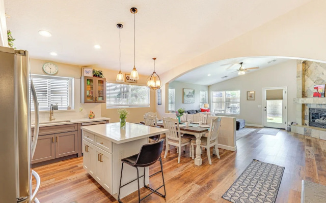 Centrally Located Gilbert Home: Patio & Grill!