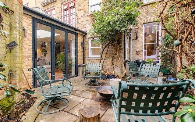 Beautiful Two Bed Abode In South West London