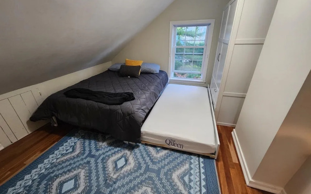 Marblehead Oasis 3 Bedroom Townhouse by RedAwning