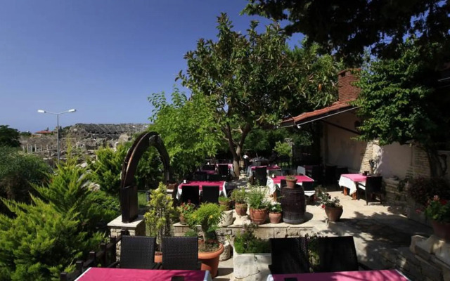 Leda Beach Hotel