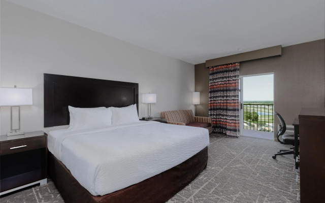 Orangewood Inn & Suites Kansas City Airport