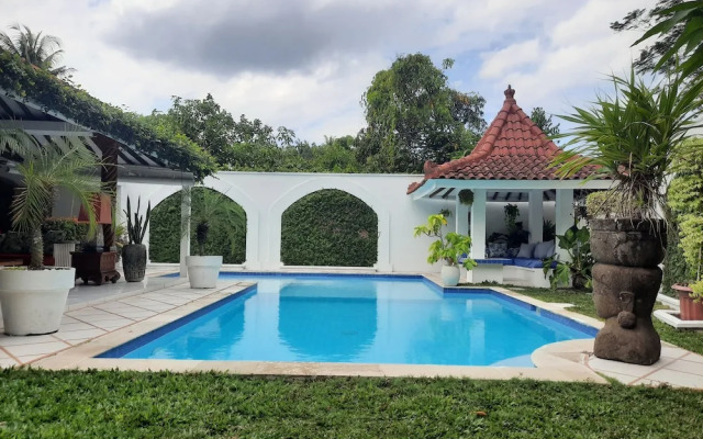 Yogyakarta Tropicana Villa