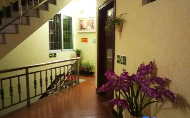 Yuerong Inn