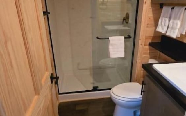 Luxury Cabin with Mountain View 3B