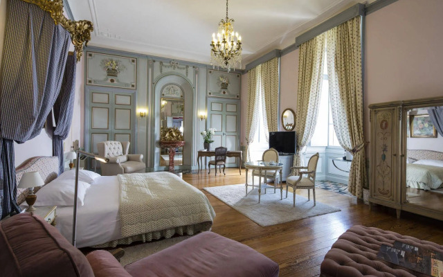 Chateau De Rochegude