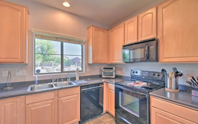 Goodyear Escape w/ Grill: Community Pool Access!