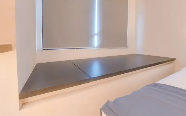 Cozy And Well Furnished Studio Collins Boulevard Apartment