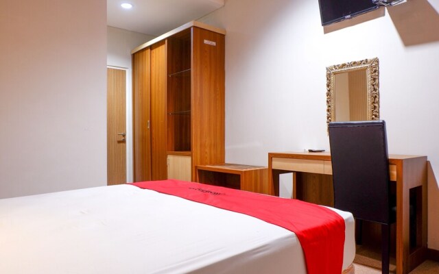 RedDoorz Plus near Mall Ciputra Semarang