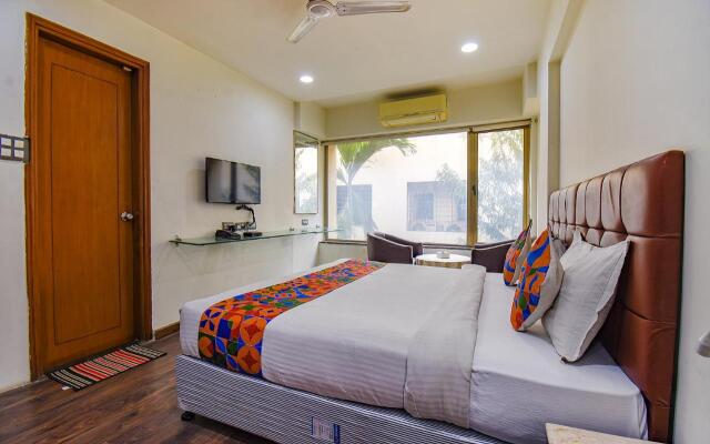 OYO 9721 Hotel SR Rooms